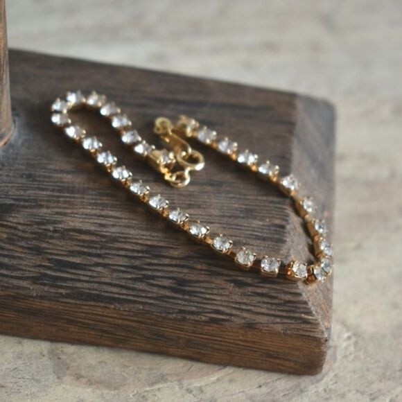 Vintage Rhinestone Gold Plated Tennis Bracelet ~7.5" - Picture 1 of 4